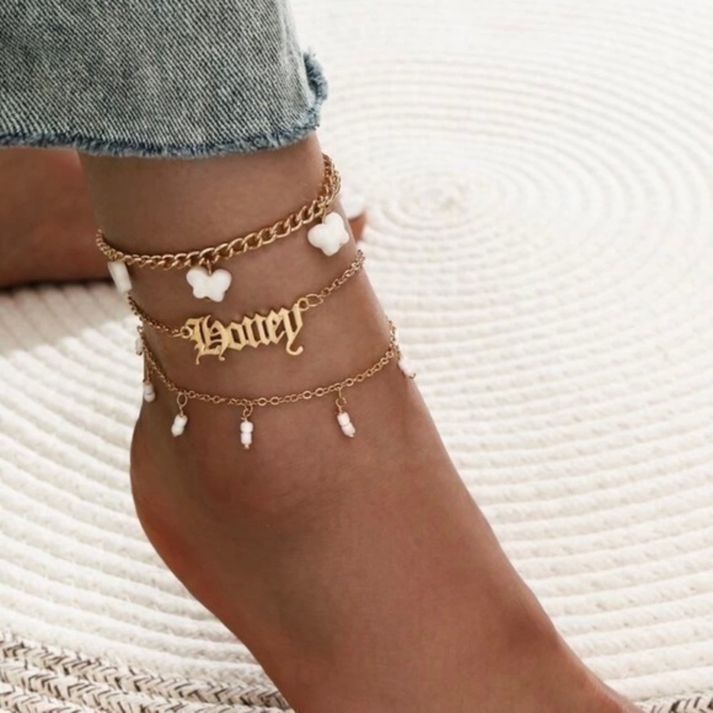 3/$30 💛 3pcs Honey Charm Anklet